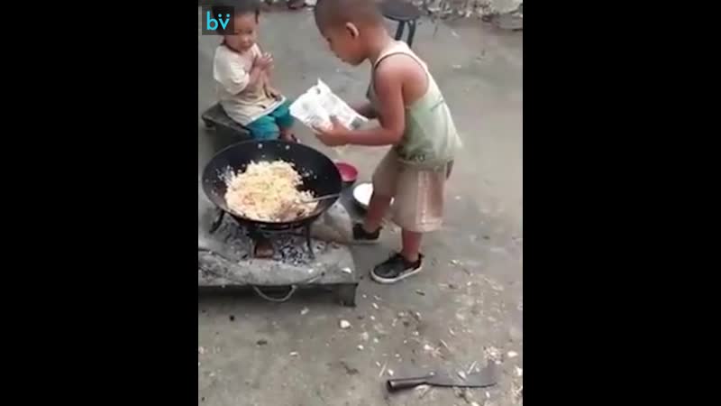 Приготовил обед для младшей сестры