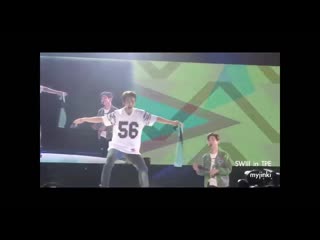 The lee jinki dance video is here to brighten your day or night hes got some smooth moves!! shinee onew jinkibogoshipda