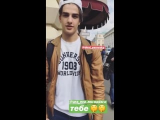 Я кароче взяла дэни в руки