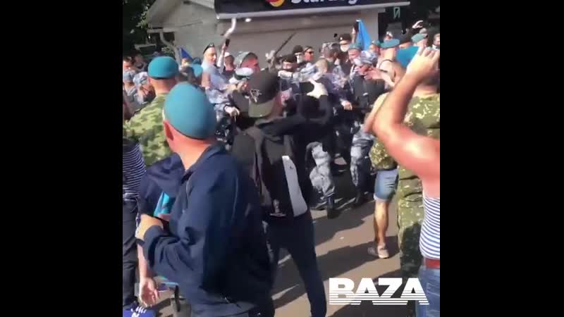 В парке горького десантники напали на росгвардейцев