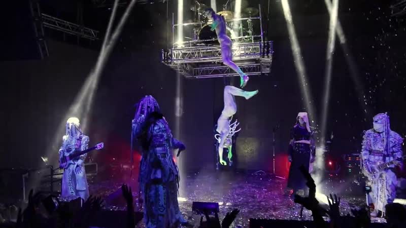 Безумное шоу экстремалов подвешивание на крюках за кожу лучшее шоу на хэллоуин