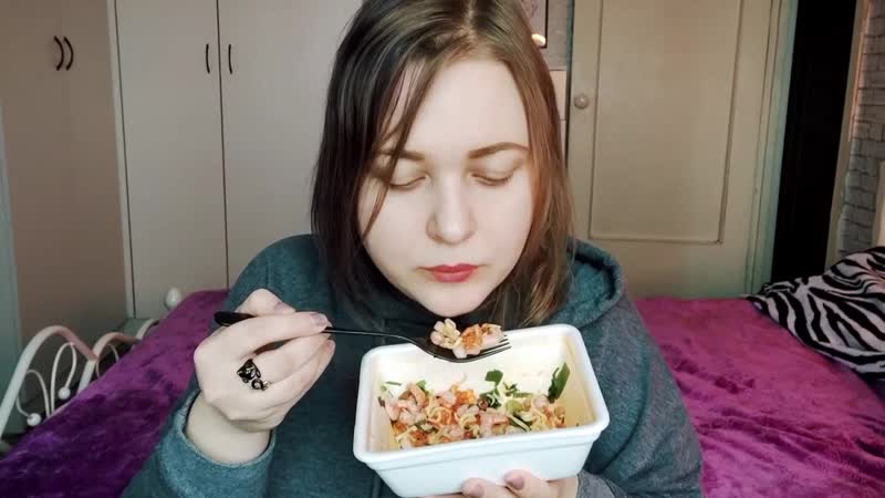 [asmr cake black] асмр итинг/ мукбанг что я думаю про феминизм?♀ дошик с красной икрой и креветками 🍜 eating &amp; mukbang