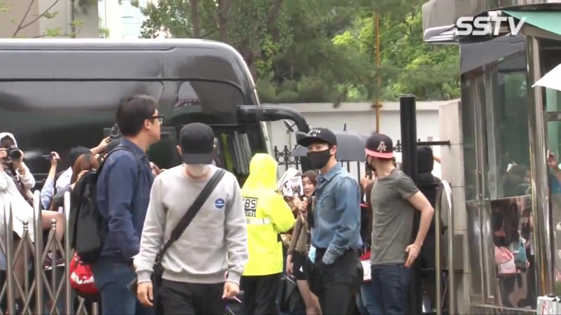 150605 exo funny on the way to music bank @ sstv