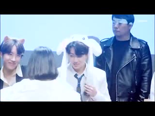 Playful bunny enjoying his bunny ears good morning everyone bbmastopsocial bts jungkook 정국 @bts twt cr headliner jk