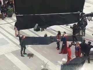 Stephen amell, grant gustin, melissa benoist, tyler hoechlin, elizabeth tulloch filming this year’s crossover 2