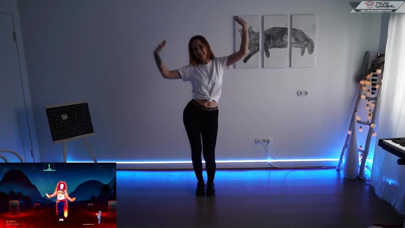 Страстный танец горячей ксюши зануды / твои блогерши