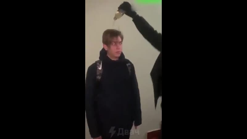 Поймали ублюдка анальниста, который мочился на спину своего деда