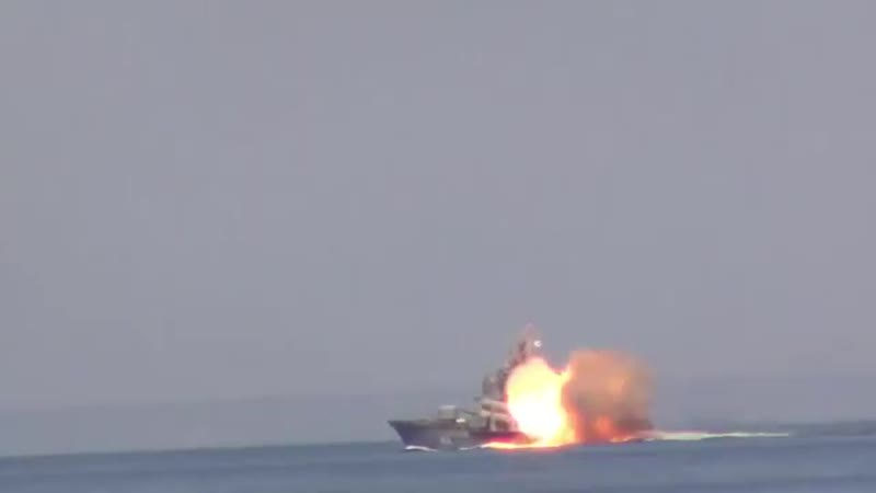 Стрельба ракетных катеров "ивановец" и "р 60" из комплекса "москит"