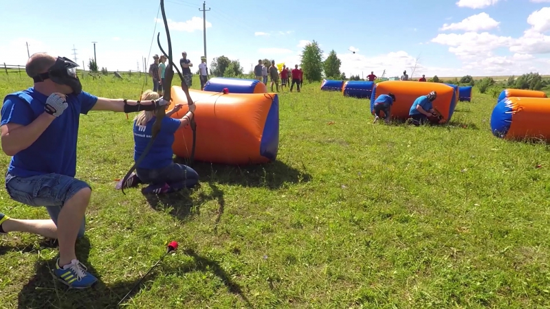 Аэросъемка битвы в лукобол (archery tag)