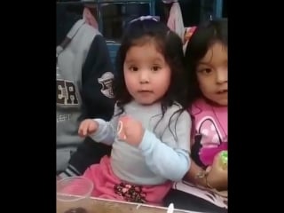 Юная фокусница