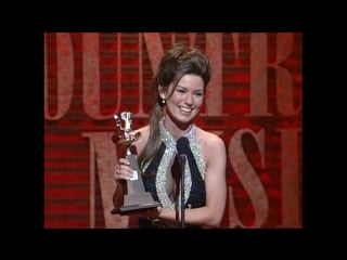 Shania twain получает награду «лучшая новая вокалистка» (acm awards 1996)