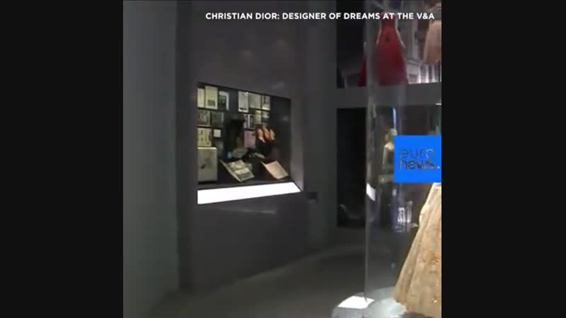 В лондоне открылась выстаа диора