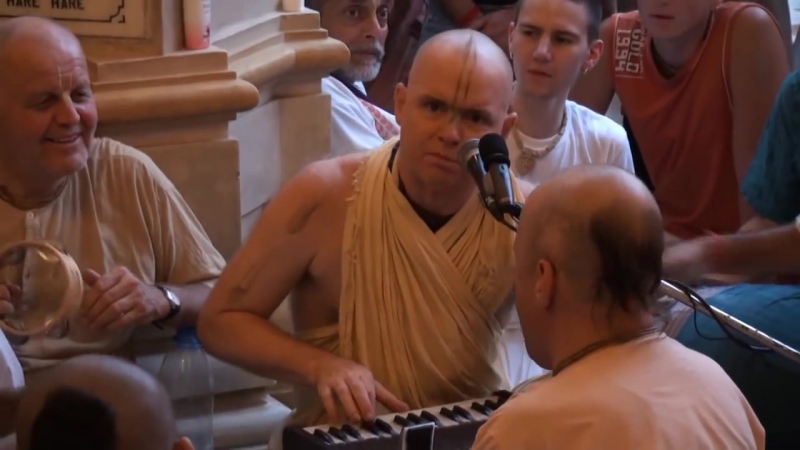 Aindra prabhu kirtan on 19th of march 2010 shri vrindavan dham