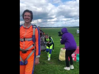 Катя прыгает с парашютом😍❤