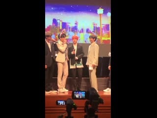 Taehyung's black hair (fansign, 190425)