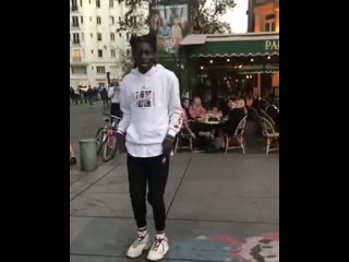 Moonwalking in paris