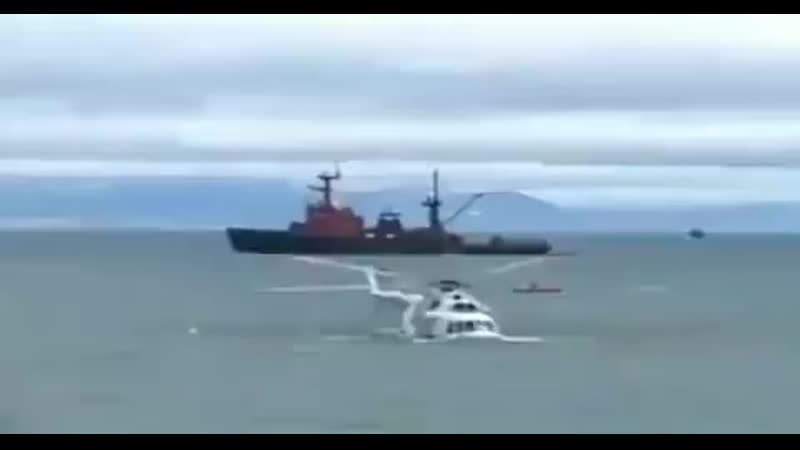 Russian mi 14 struggles during a watertakeoff and ends shattering it's rotors d ( 252 x 480 ) mp4