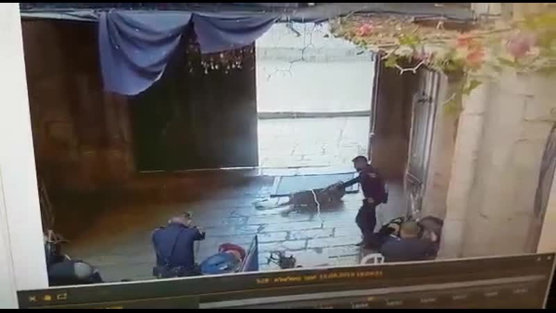 Атака арабов с ножами на полицейских в иерусалиме