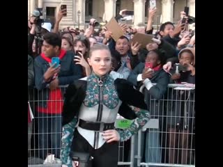 #chloemoretz #paris #fashionweek #louisvuitton #ss2020
