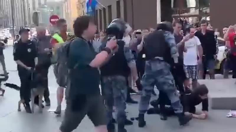 В мск очень неспокойно, полиция начала действовать жестче