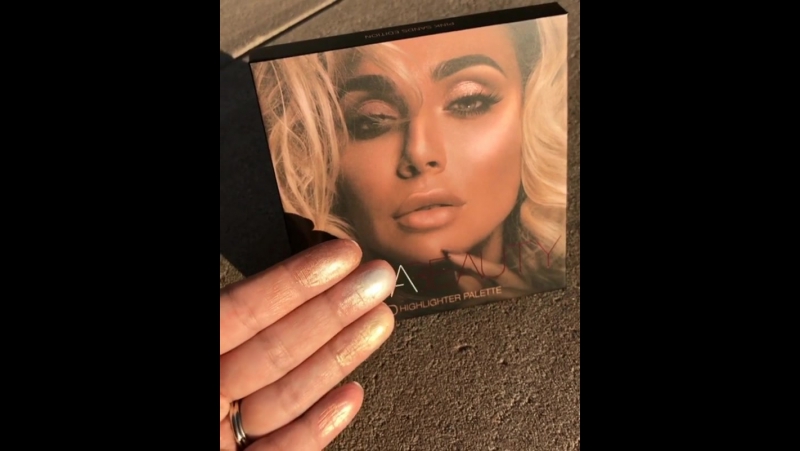 Хайлайтер hudabeauty