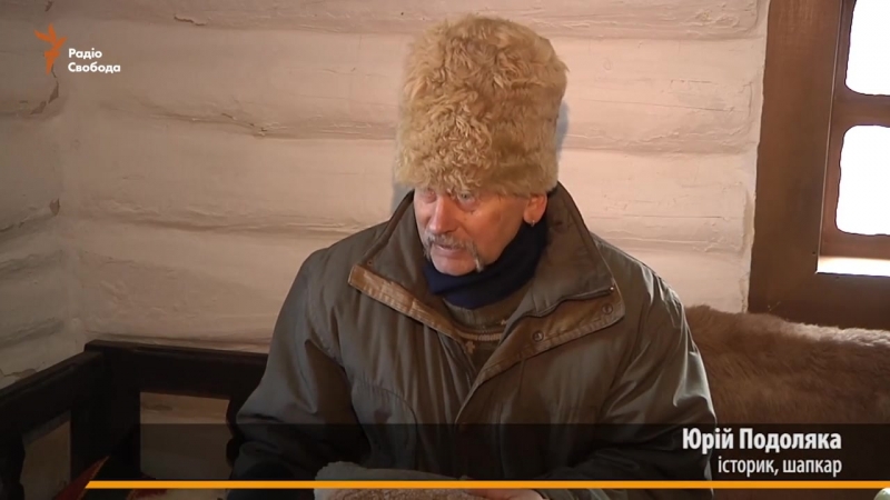 Запорізький історик шиє козацькі шапки для бійців ато