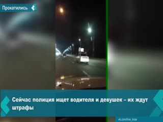 Две полуголые девушки прокатились по октябрьскому мосту