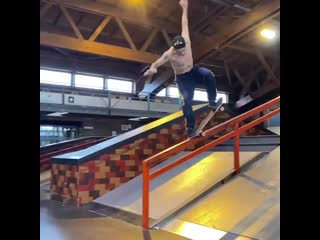 Aurelien giraud / 360 flip nose grind