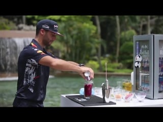 A toast to our last race in sepang 😂 🙌 makin' a malaysian mocktail 🇲🇾