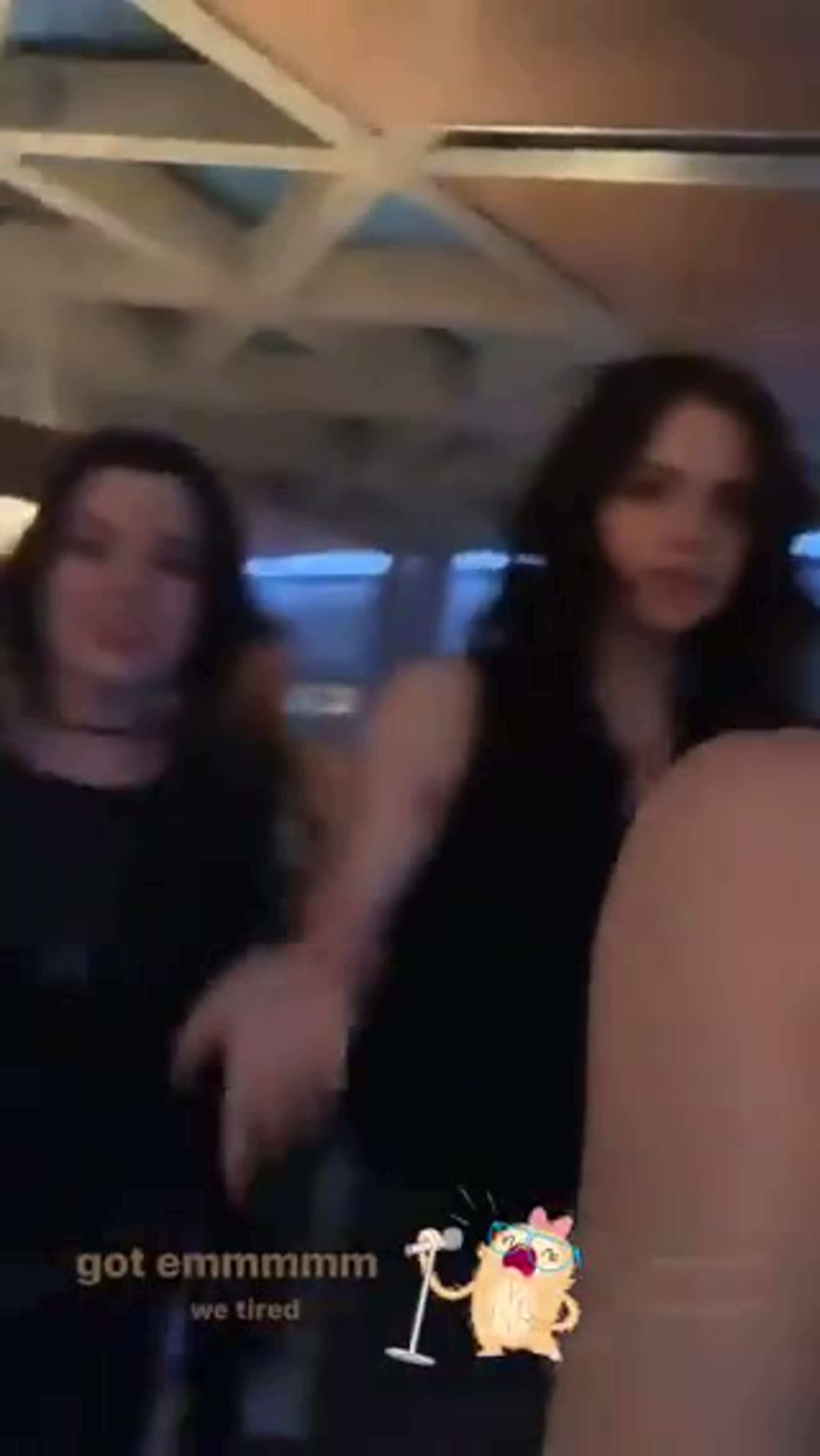 Minka kelly, teagan croft e conor leslie deixando a table read há pouco  titans dcutitans minkakelly via stories - BEST XXX TUBE