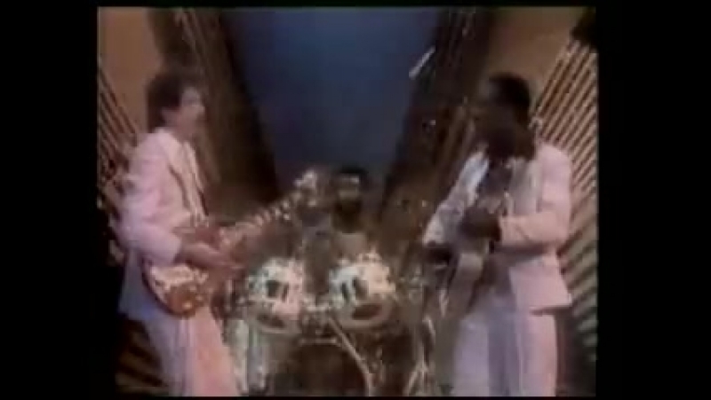 Carlos santana &amp; george benson midnight special (nbc) 1977 valdez in the country c (live)