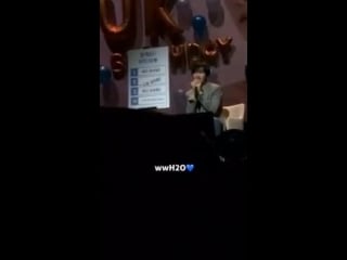 180404 eunhyuk birthday party la voz de hyuk es tan dulce y suave y es tan adorable cada vez que hace aegyo, le da cosita [wwh