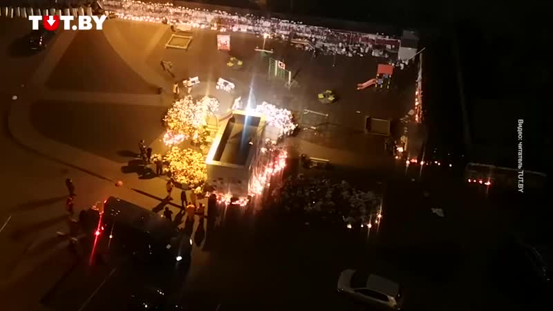 Неизвестные разбирают мемориал