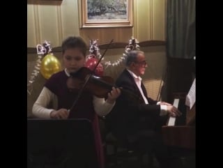 Юная звезда полина, радует наших гостей своей виртуозной игрой на скрипке