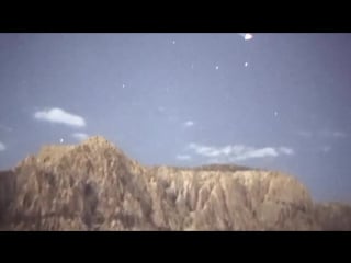 Как видится местность в прибор ночного видения с высокой четкостью изображения (vhs video)