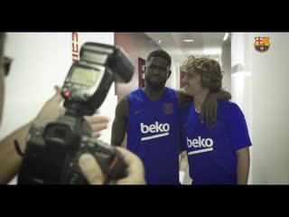 Antoine griezmann meets his new team mates