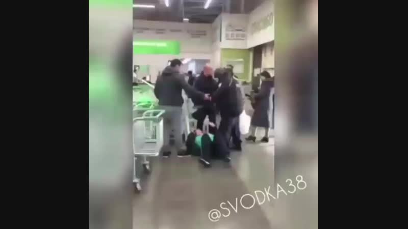 В иркутске сотрудник росгвардии отстаивает конституционный строй в россии