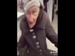 Бешеная бабка скукожилась в тик ток