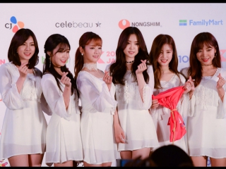 [self cam] a pink "kcon 2o17 japan" red carpet on instagram @m2 mpd [17o52o]