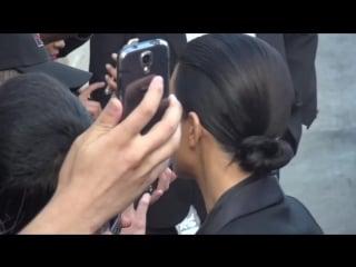 Kim kardashian signs autographs for fans outside jimmy kimmel live, part 2