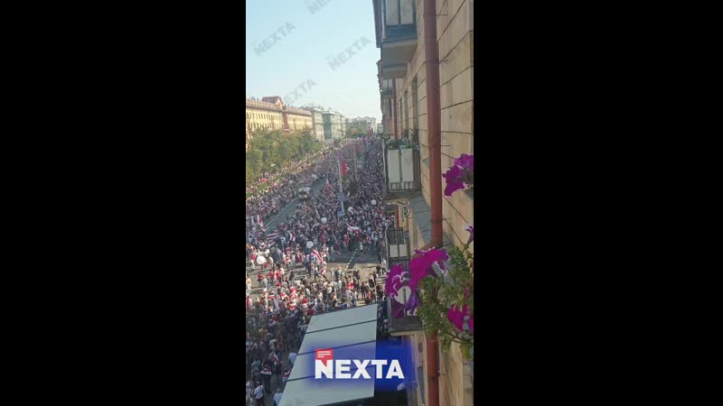 Минск, протестующие пропускают скорую