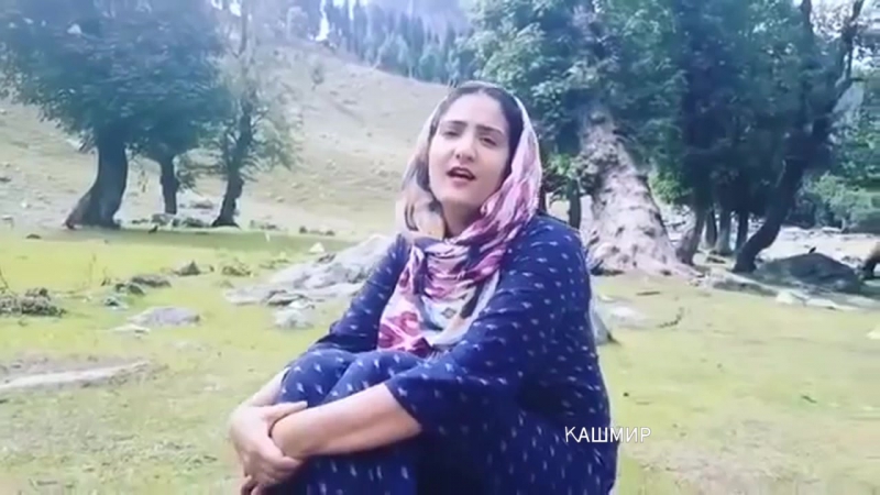Kashmiri girl sing beautiful song in beautiful kashmir valley /