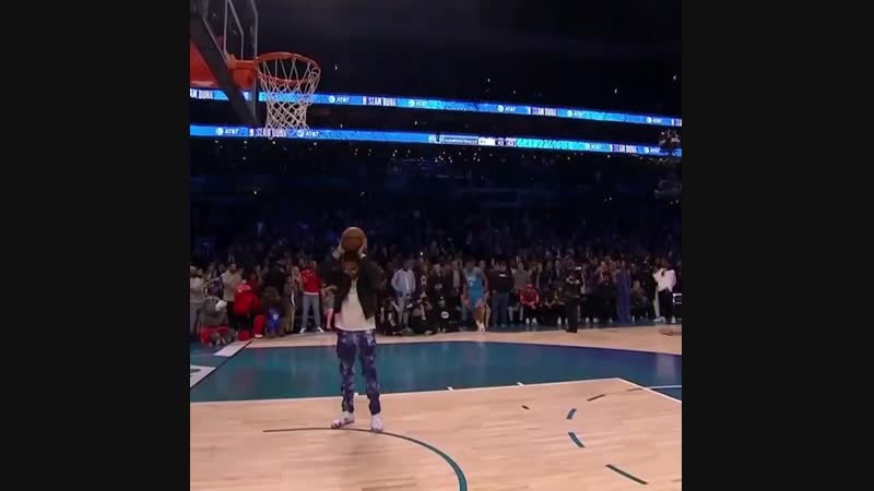 Хамиду диалло делает слэм данк через quavo