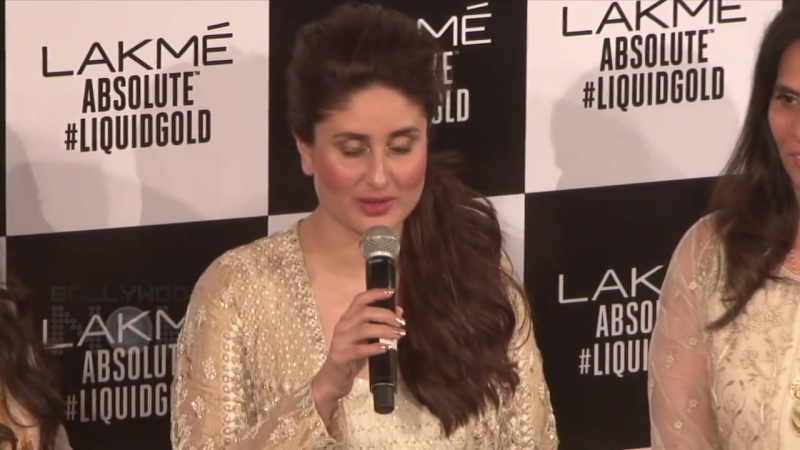 Kareena kapoor's first rampwalk after delivering taimur ali khan lakme fashion week 2017 finale