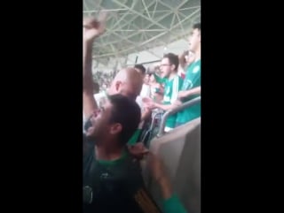 Emoção o torcedor sandro camargo com um ingresso sobrando encontrou um catador de latinhas com a camisa do verdão e o convidou