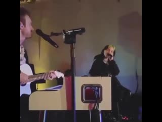 Billie talking about @avrillavigne at the unicef masquerade ball in los angeles