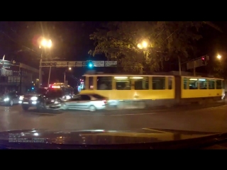 Автобляди соснули у трамваебогов