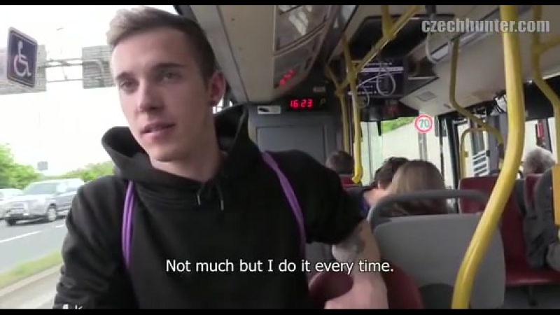 Гей клеит парней на улице