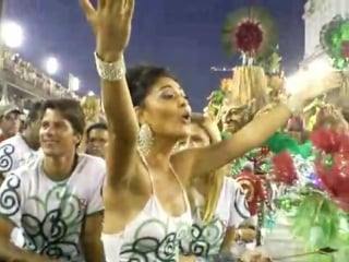 Juliana paes curtindo o desfile da viradouro carnaval 2009