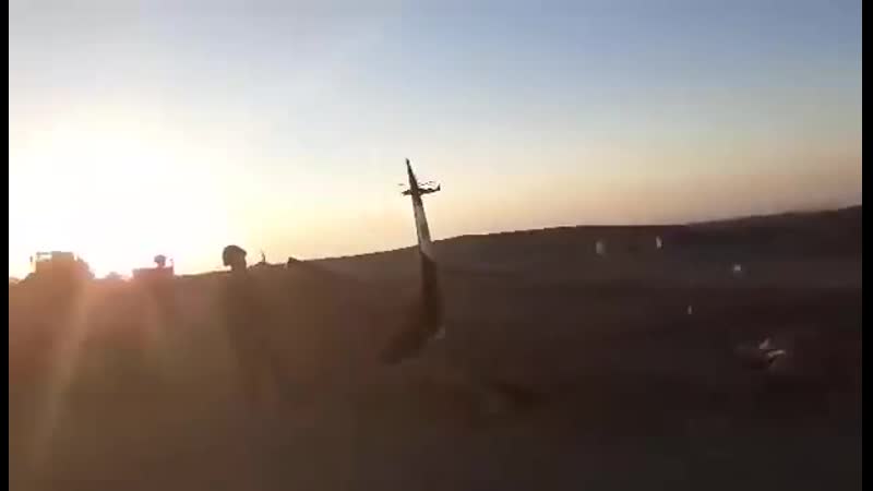 Российский разведывательно ударный вертолёт ка 52к с рф барражирует над опорным пунктом сирийской армии в провинции хомс